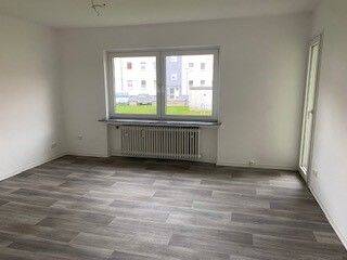 NETTE NACHMIETER GESUCHT * Schön aufgeteilt im 1. Obergeschoss mit Balkon und Tageslichtbad