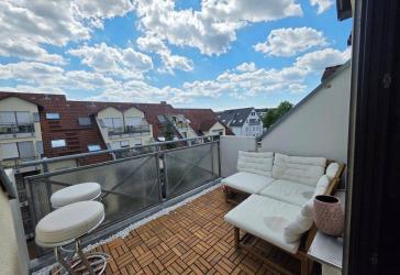 Hochwertig renovierte, teilmöblierte 2,5-Zimmer-Wohnung mit Balkon & TG-Stellplatz in Böblingen