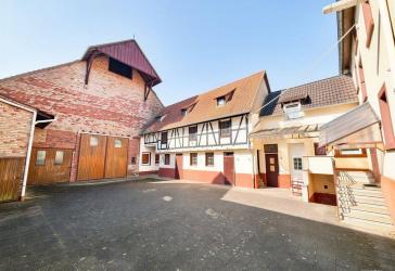 Gepflegte Hofreite mit Nebengebäude und Stallungen in Nidderau
