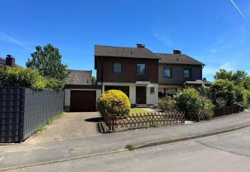 Doppelhaushälfte mit Vollkeller und Garage in Wandhofen