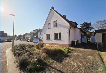 Modernisierungsbedürftiges Ein- bis Zweifamilienhaus auf parkähnlichem Grundstück in Frechen-Bachem