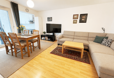 Gut vermietete, helle 2 ZKB mit EBK, Fahrstuhl, Balkon und TG Platz!