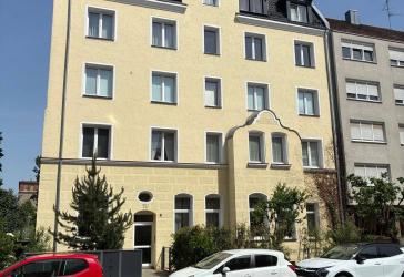 Kernsanierte Altbauwohnung in Johannis inkl. EBK & Balkon
