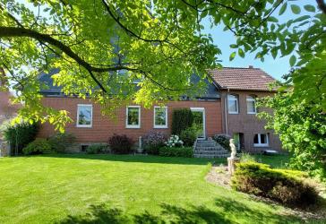 Charmantes Mehrfamilienhaus mit großzügigem Eigentümerbereich!