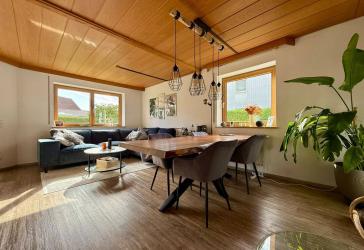 Helle 3-Zimmer-Erdgeschosswohnung mit eigenem Garten, Terrasse und Hobbyraum