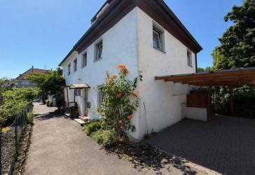'Familienglück mit Garten - Charmante Doppelhaushälfte in Bad Cannstatt'