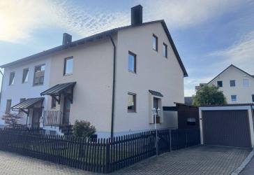 Großzügige Doppelhaushälfte mit ausbaufähigem Dachgeschoss in Altdorf