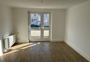 * bezugsbereit * modernes Bad * Balkon *