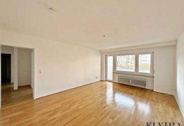 ELVIRA - Haar, schöne und gut geschnittene 2,5-Zimmer-Erdgeschosswohnung mit Balkon und TG-Stellplatz