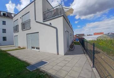 2 Zimmer EG-Wohnung mit Terrasse, Keller und Tiefgarage.