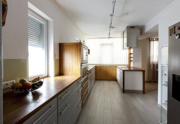 Attraktives Wohn- und Geschäftshaus mit großzügiger Dachterrasse in Mainburg