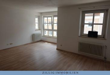 Bestlage 2-Zimmer-ETW - Laminat, Keller, Stellplatz - IMMOBILIEN ZILLIG