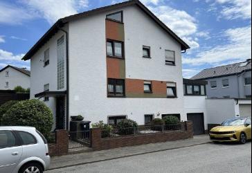 Gepflegtes Zweifamilienhaus in schöner Lage