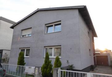 Doppeltes Potenzial: Attraktives Mehrfamilienhaus und Baugrundstück mit bestehender Baugenehmigung!