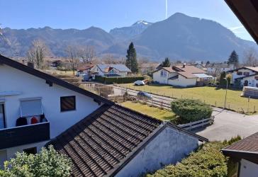 Schöne, ruhige Dachgesch. Wohnung mit Panoramablick in Grassau zu vermieten.
