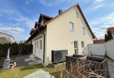 Familienfreundliche Doppelhaushälfte mit 'energetischer Komplettausstattung' in Parsberg