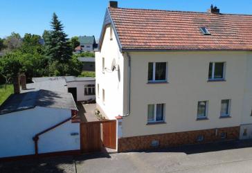 Wohnhaus mit vermieteter Einliegerwohnung Werkstatt, Nebengelass und Garten in Breitenhagen