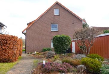 Zweifamilienhaus mit großen Wohnungen und Ausbaureserve