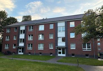 Erstbezug nach Grundsanierung: Geräumige 3,5-Zi.-Whg mit Balkon und getrenntem Bad/WC