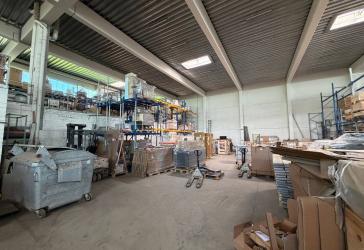 Hohe Lagerhalle mit Rampentoren, Büroflächen und Freifläche mieten in Quickborn