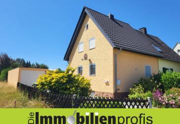 Hof: Doppelhaushälfte im Grünen