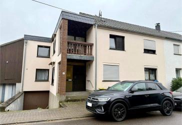 Vermietete Wohnimmobilie mit Garten und Garage in ruhiger Lage von Beckingen- Erbringen