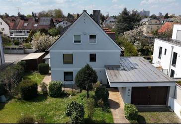 Attraktives Mehrfamilienhaus mit 3 Wohneinheiten und großem Entwicklungspotential