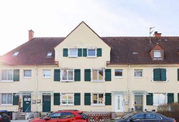 Reihenmittelhaus mit Garten und überdachter Terrasse - Wohnzimmer und 3 Wohnräume