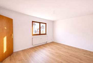 Gepflegte 2-Zimmer-Wohnung mit Terrasse und Stellplatz in ruhiger Lage