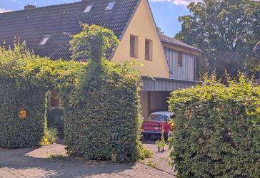 Großzügiges Haus mit Traumgarten
