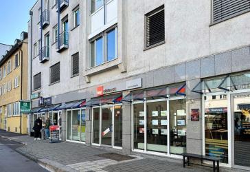 Zentrale Lage * MV bis 2031 * 8,5 lfm Schaufenster