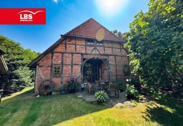 Sanierte, historische Hofanlage mit großem Ein- bis Zweifamilienhaus