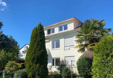 Befristete Vermietung: Möblierte 2,5 Zimmer-Wohnung mit Balkon in Friedrichshafen-Manzell