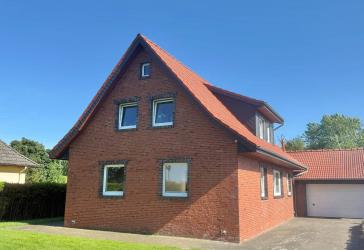 Einfamilienhaus mit großem Grundstück, Teich und viel Raum für individuelle Wohnideen
