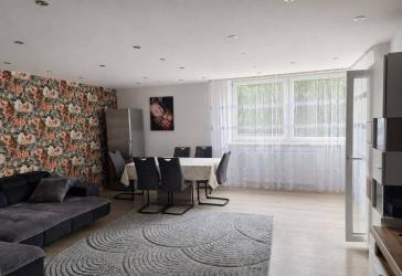 Moderne 3-Zimmer-Wohnung mit Balkon in Ansbach, Untereichenbach