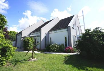 Großzügig - Hochwertig - Hell Elegantes Einfamilienhaus mit traumhaftem Garten