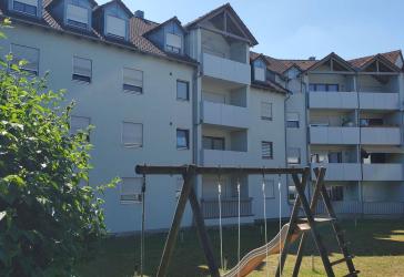 attraktive 2-Zimmer-/Dachgeschoss-/Wohnung inklusive Einbauküche u. Tiefgaragen-/Stellplatz
