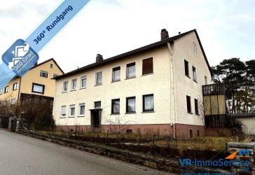 Handwerker und Kapitalanleger aufgepasst: Mehrfamilienhaus mit großem Potential in Roth!