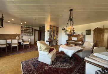 Komfortables Wohnen in Bestlage: 4,5 -Zimmer, Balkon, 2 Bäder & TG-Stellplatz