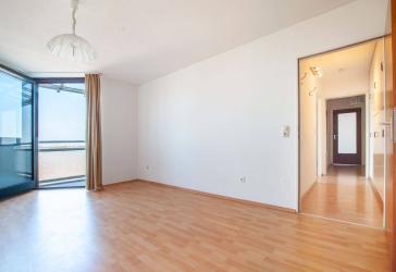 AIGNER - Helle 3-Zimmer-Dachgeschosswohnung in großstadtnaher Lage