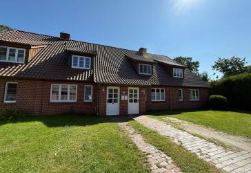 Familienfreundliches Reihenmittelhaus mit Garten und Garage in Brake