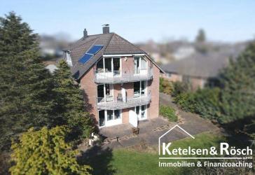 Gepflegtes Zweifamilienhaus mit großem Platzangebot in beliebter Feldrandlage