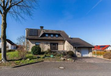 SEHR SCHÖNES UND GEPFLEGTES EFH MIT PV-ANLAGE, GARAGE, WINTERGARTEN UND KELLER - 2021 RENOVIERT