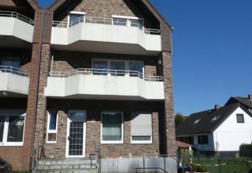 Schicke Maisonette-Wohnung mit großen Balkonen im Herzen von Neukirchen