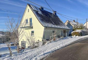 Umfassend saniertes Einfamilienhaus mit Garten, Garage, Photovoltaik-Anlage und Sauna