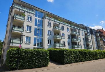 Gepflegte 2-Zimmer-Wohnung mit Balkon, Einbauküche und Tiefgaragenstellplatz in Freiburg-Wiehre