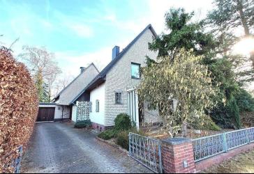 Großes Mehrfamilienhaus in Neuenkirchen/ Heidekreis mit viel Garten. Einmaliger Charme