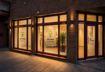 Repräsentative Gewerbefläche mit neuer Fensterfront