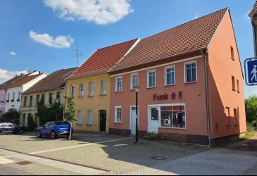 Saniertes Wohnhaus mit kleiner Gewerbeeinheit und Einlieger- oder Gästewohnung in bester Lage in Jüterbog