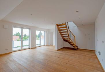 Exklusiver Erstbezug - Stilvolle Maisonettewohnung mit Galerie und Sonnenbalkon